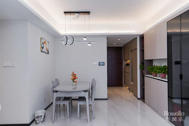 102㎡三居，寬敞橫廳結(jié)構(gòu)+實(shí)用軟裝搭配，打造簡約溫馨之家